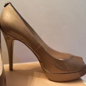 MICHAEL Michael Kors Pearlized Patent Peep-Toe Heels – Size 9